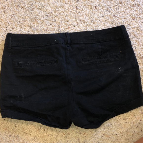 Classic black cuffed shorts from old navy - size 8 - Picture 2 of 3